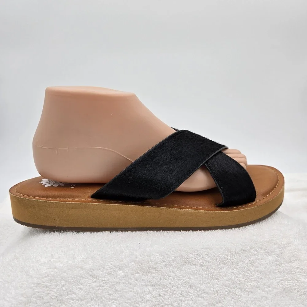 Yellow Box Womens Size 11 Criss Cross Black Cowhide Fur Flat Slip On Sandals - Picture 4 of 12